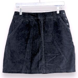 🍂🍁Authentic y2k era AE Corduroy Skirt sz 6 black mini skirt
